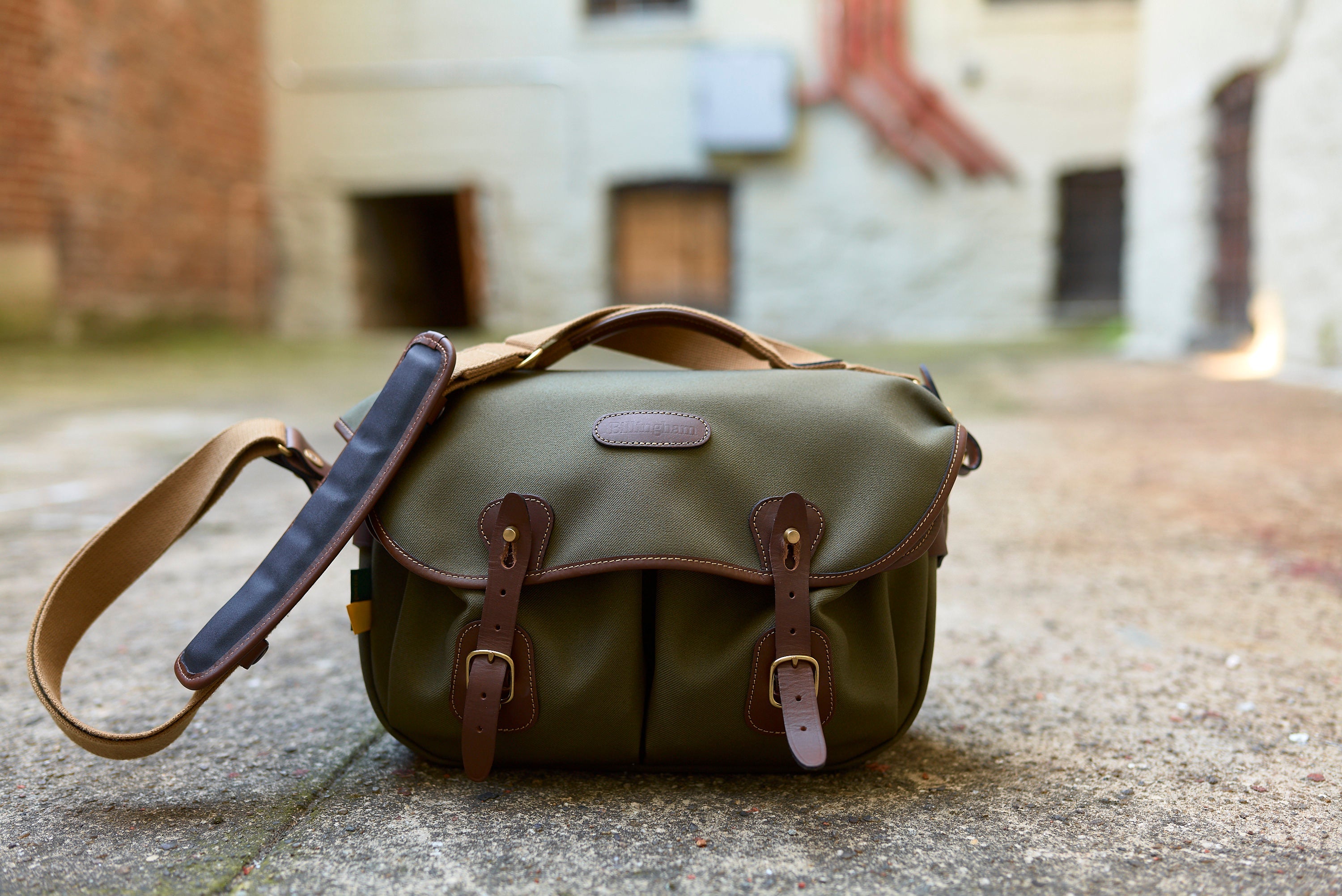 Review: Billingham Hadley Pro 2020 (A Content Creator’s Dream Bag)