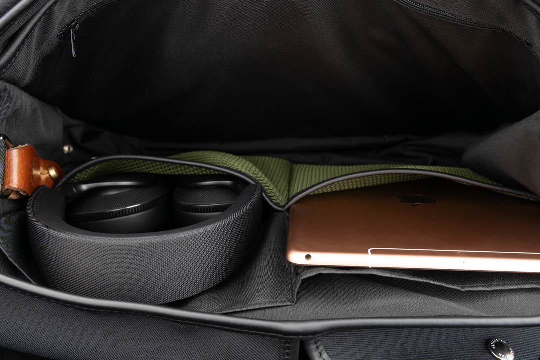 Inside Black FibreNyte Black Leather Icon